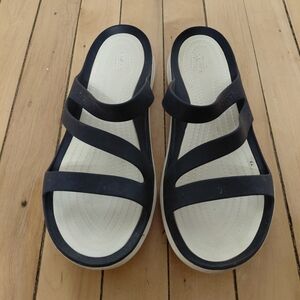 Crocs Swiftwater Sandals Navy Blue & White Womens Size 10 Strappy Slip On Slides